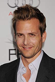 How tall is Gabriel Macht?